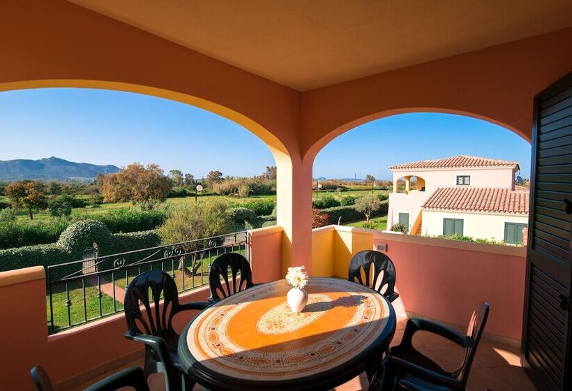 مسافرخانه Sardegnasummer Li Cuppulati