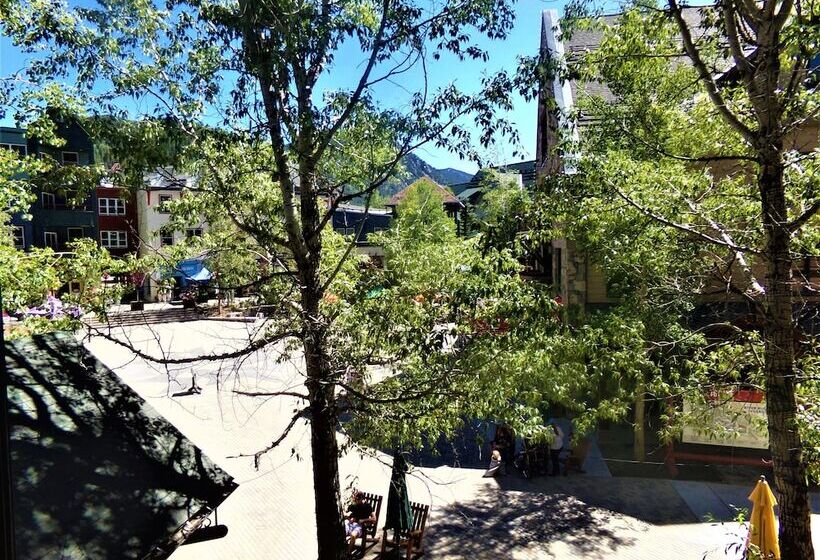 Отель Arapahoe Lodge 1 Bed 2 Bath