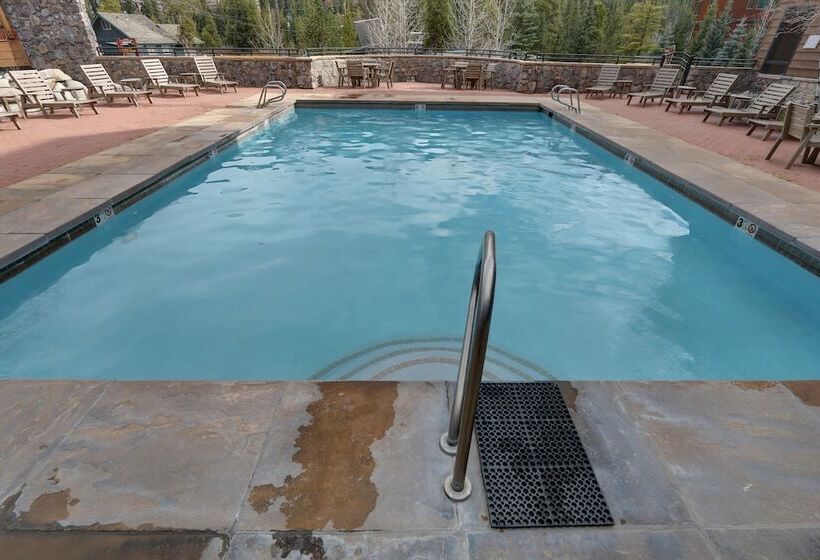 Отель Arapahoe Lodge 1 Bed 2 Bath