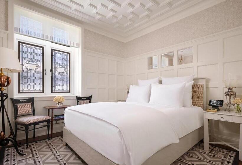 Отель At Sloane