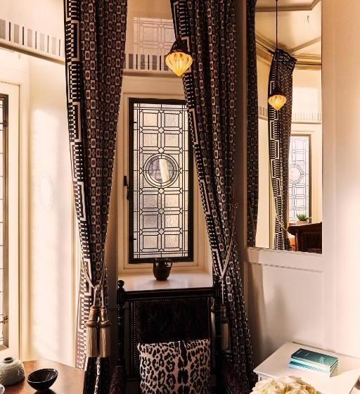 Отель At Sloane