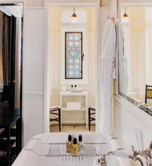 Отель At Sloane