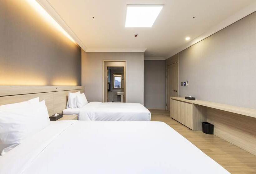 Отель Baekhak Jayuro Resort