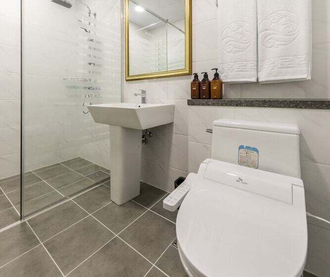 Отель Baekhak Jayuro Resort