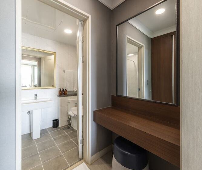 Отель Baekhak Jayuro Resort