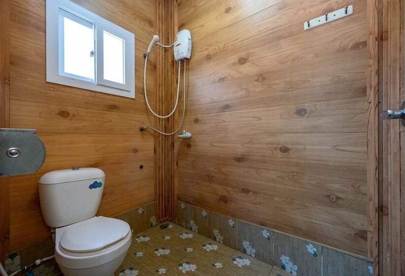 בית מלון כפרי Beung Sampathuan Nakornchaisri Resort