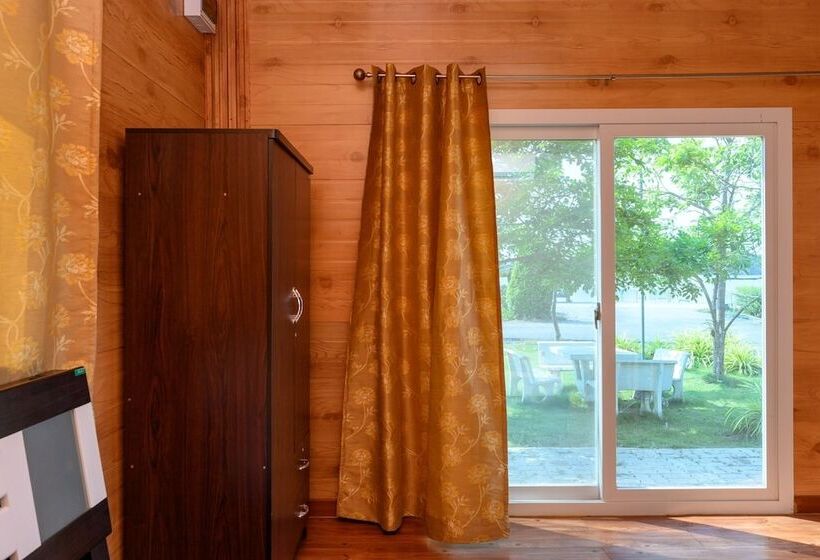 בית מלון כפרי Beung Sampathuan Nakornchaisri Resort