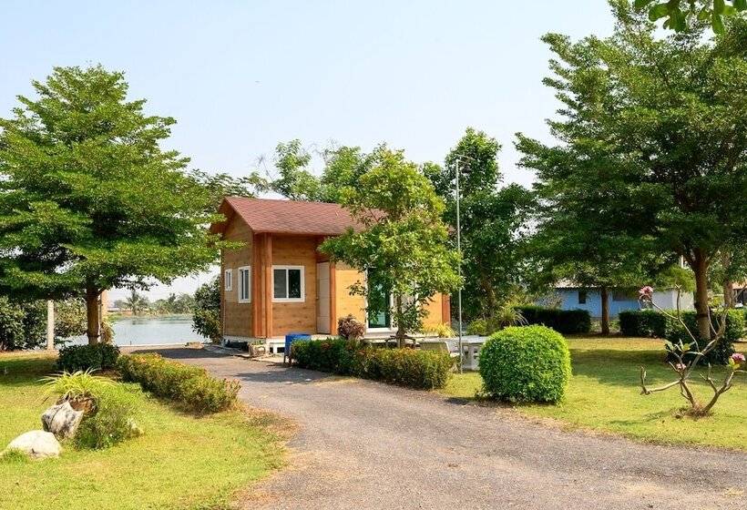 בית מלון כפרי Beung Sampathuan Nakornchaisri Resort