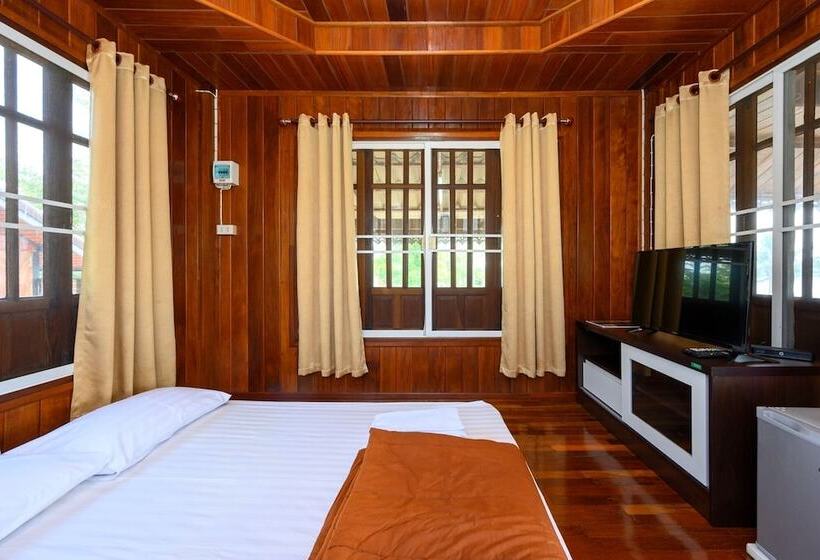 בית מלון כפרי Beung Sampathuan Nakornchaisri Resort