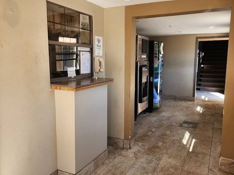 فندق Executive Inn