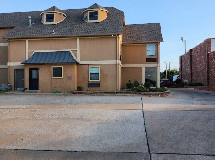 فندق Executive Inn