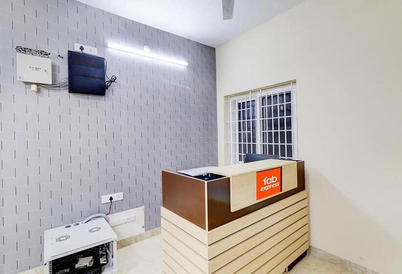 Hotel Fabexpress Uv Residency   700m From Coimbatore International Airport