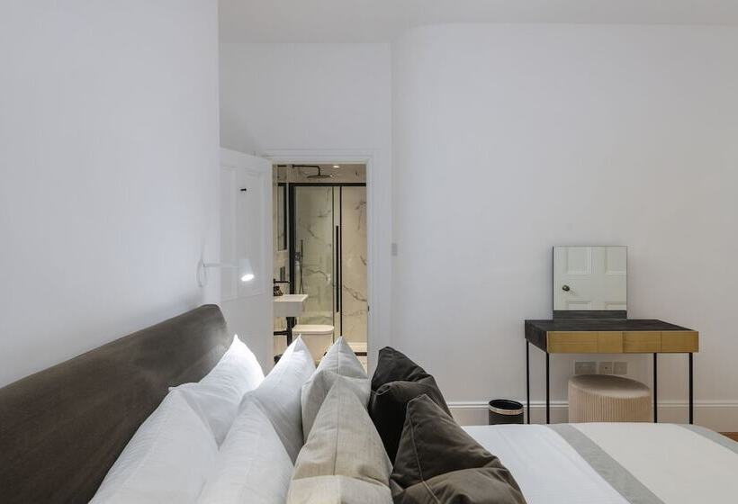 هتل Fox On The Hoe