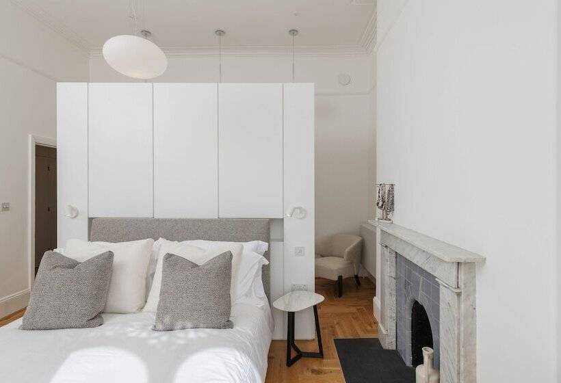 هتل Fox On The Hoe