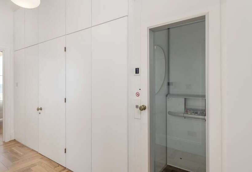 هتل Fox On The Hoe