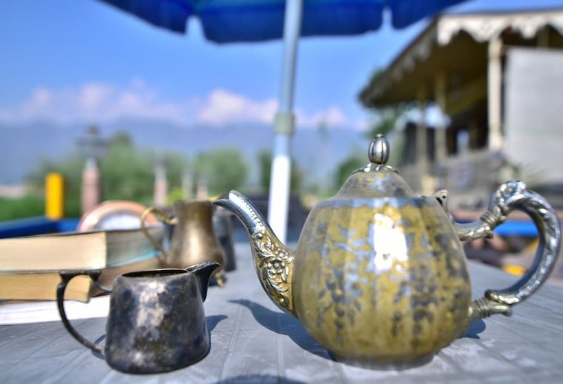 ホテル Golden Hopes Group Of Houseboats