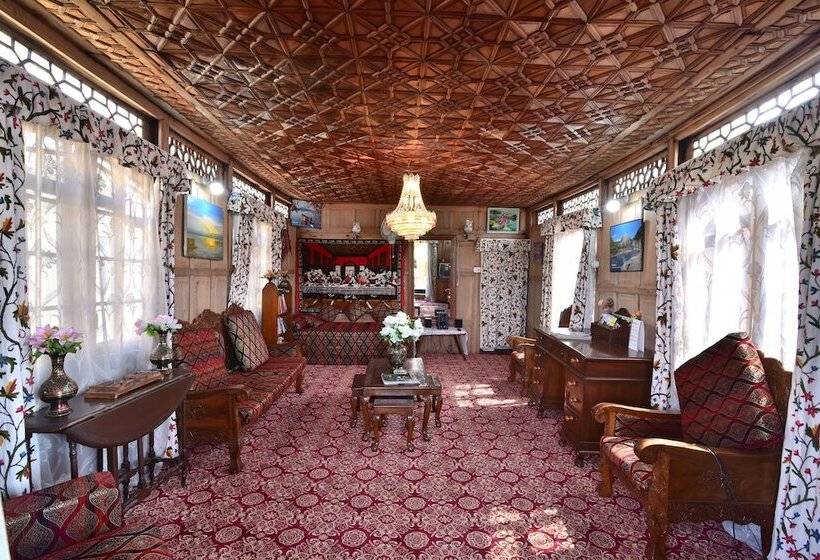 ホテル Golden Hopes Group Of Houseboats