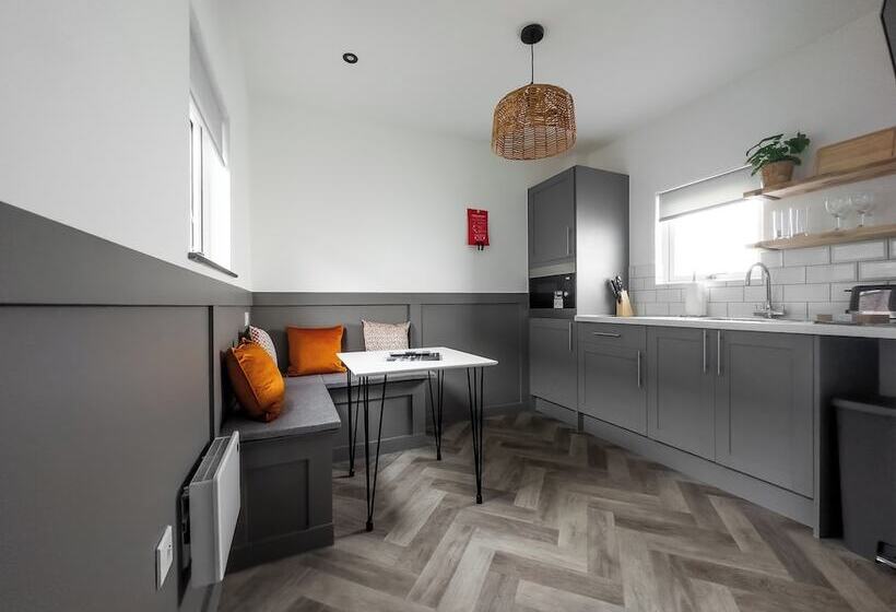 هتل Goodstay Lodges By Urban Space