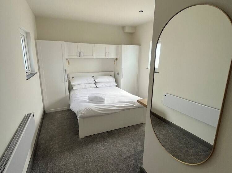 هتل Goodstay Lodges By Urban Space