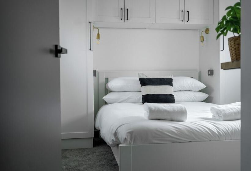 هتل Goodstay Lodges By Urban Space