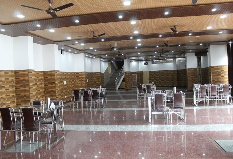 בית מלון כפרי Jalal Palace