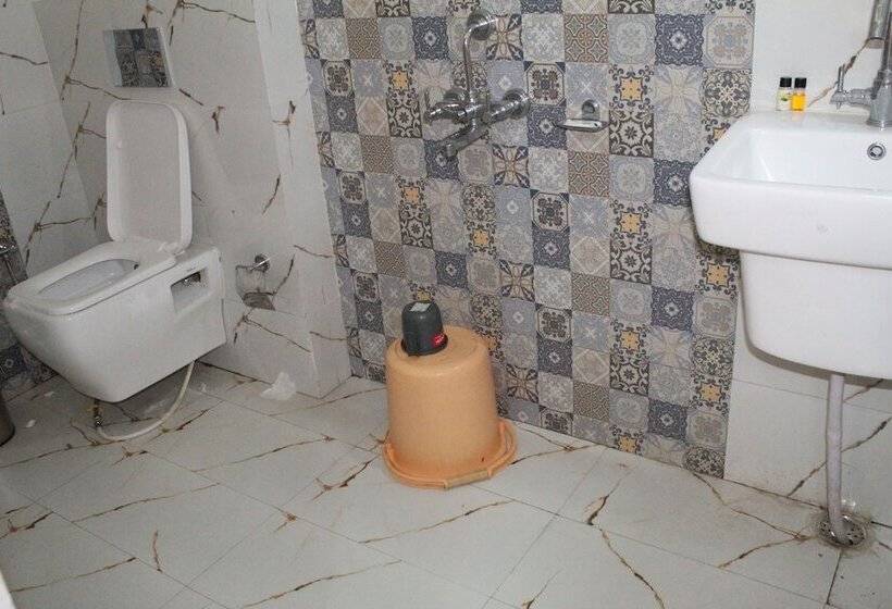 בית מלון כפרי Jalal Palace