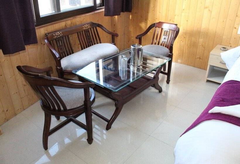 בית מלון כפרי Jalal Palace