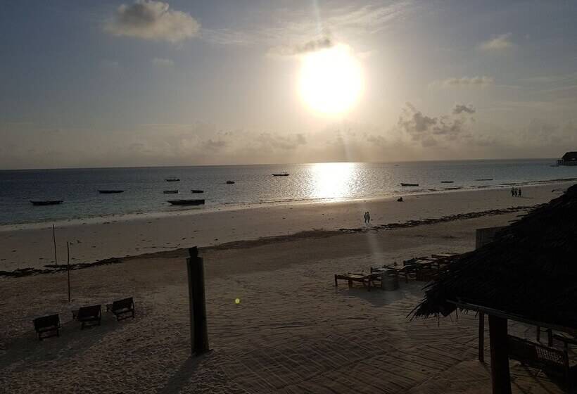 Отель La Base B&b