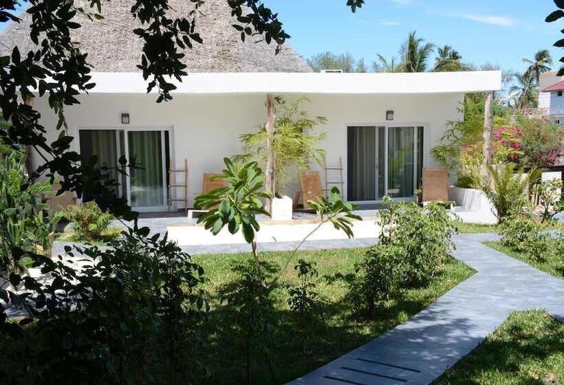 Отель La Base B&b