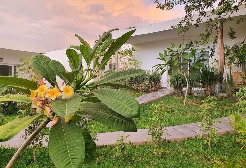 Отель La Base B&b