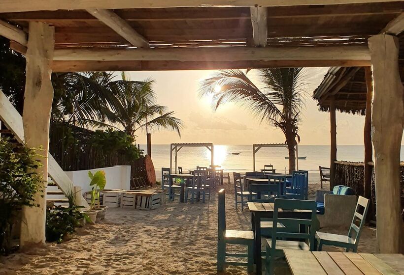 Отель La Base B&b