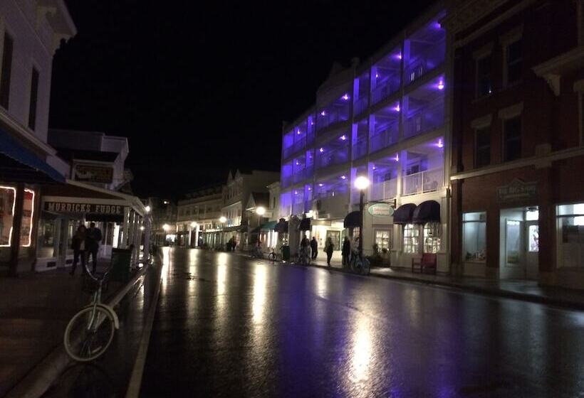 Отель Lilac Tree Suites