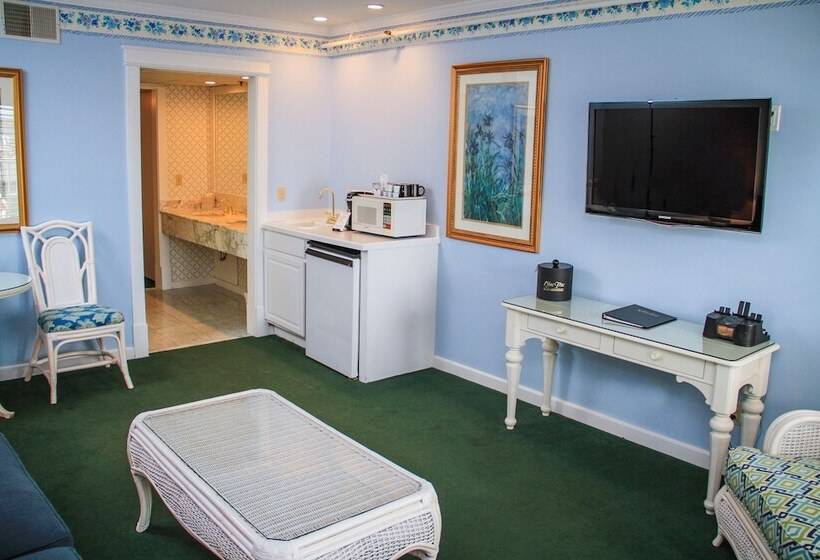 Отель Lilac Tree Suites