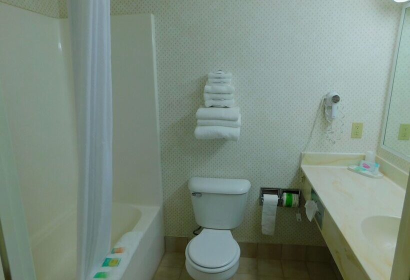 فندق Northwoods Best Inn  Turtle Lake