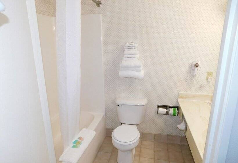 فندق Northwoods Best Inn  Turtle Lake