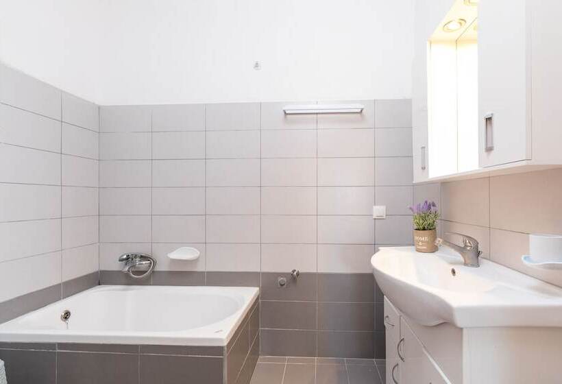 ホテル Pelekas Beach Escape By Konnect