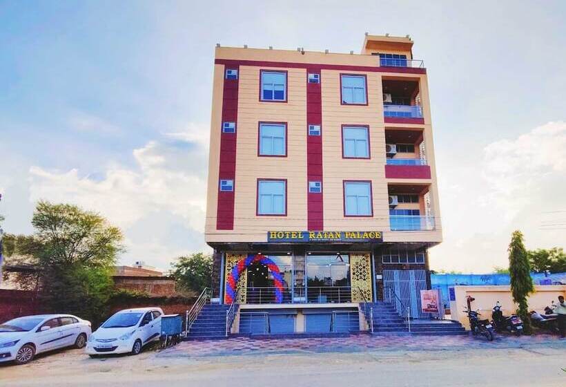 酒店 Ratan Palace By Evara