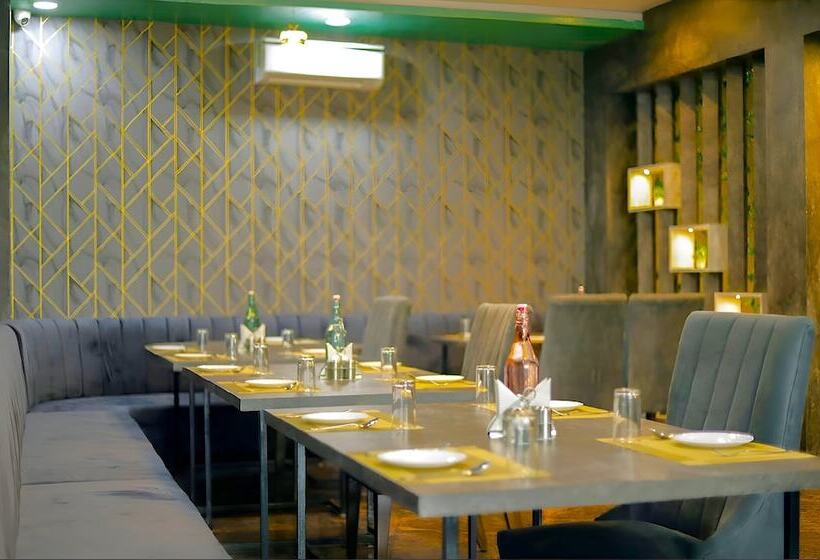 酒店 Ratan Palace By Evara