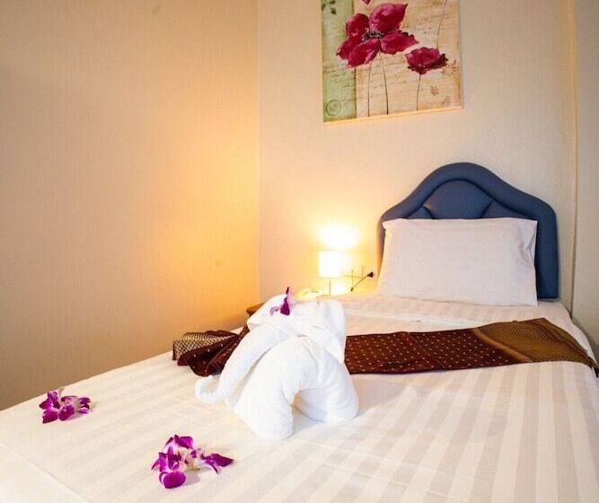 בית מלון כפרי Rico S Patong Residence