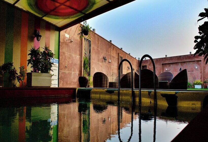 Отель Runway Inn