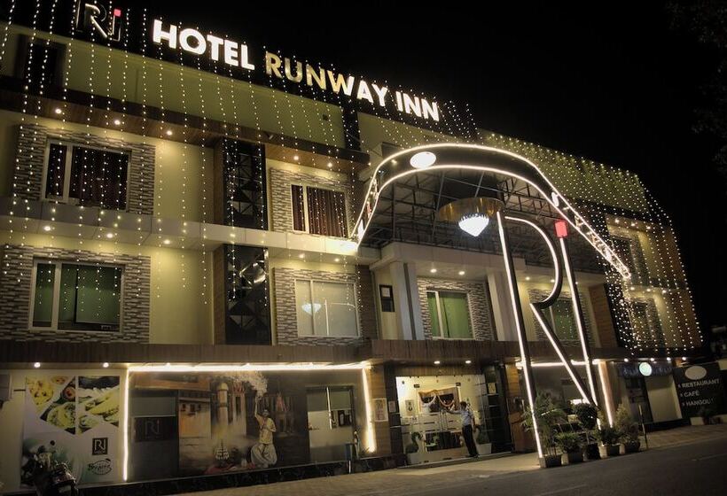 Отель Runway Inn