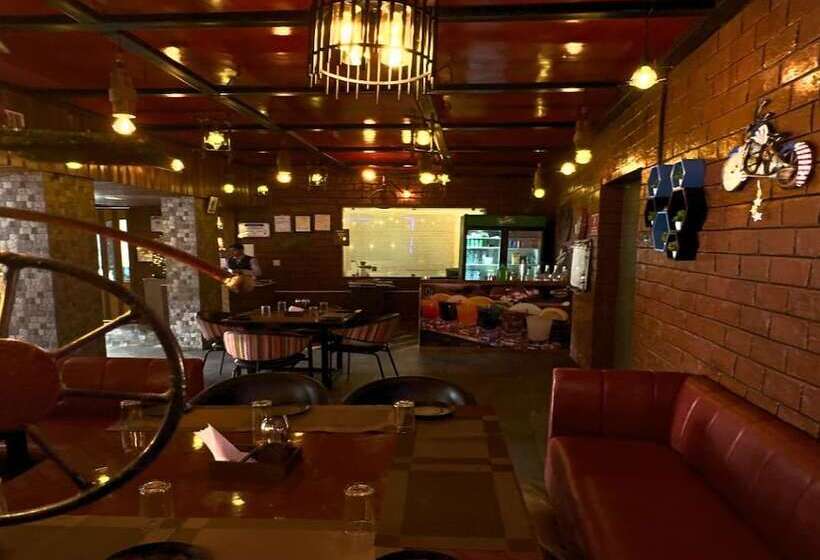 Отель Runway Inn