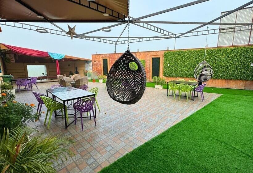 Отель Runway Inn