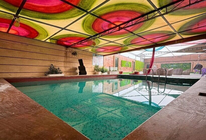 Отель Runway Inn