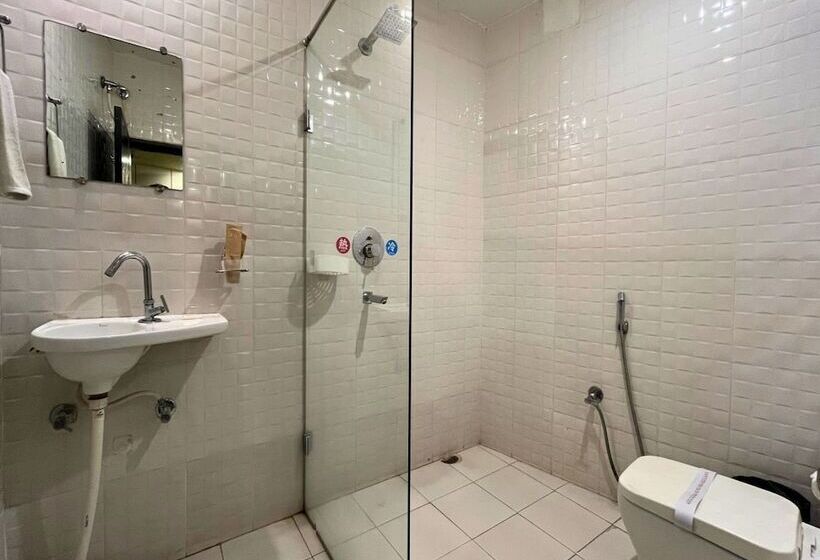 Отель Runway Inn