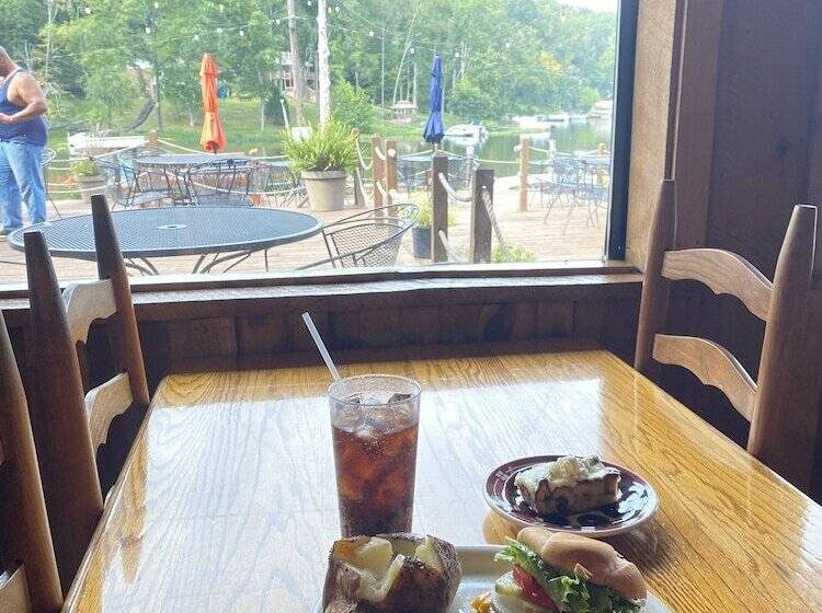 Отель Shady Cliff Resort