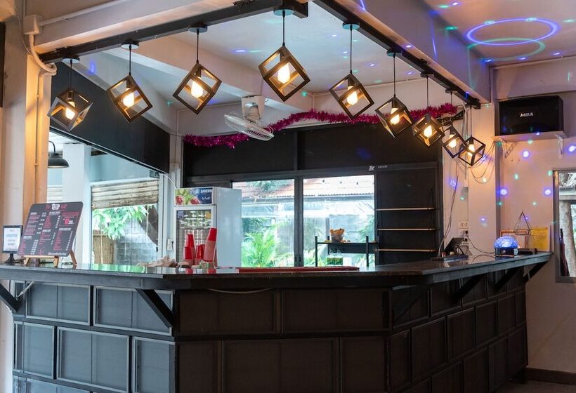 Отель Slumber Party Surf Khao Lak Hostel