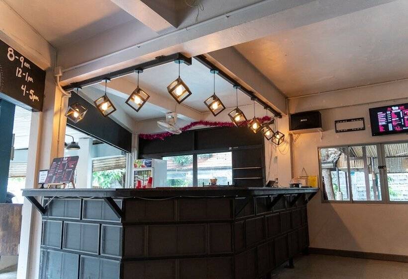 Отель Slumber Party Surf Khao Lak Hostel