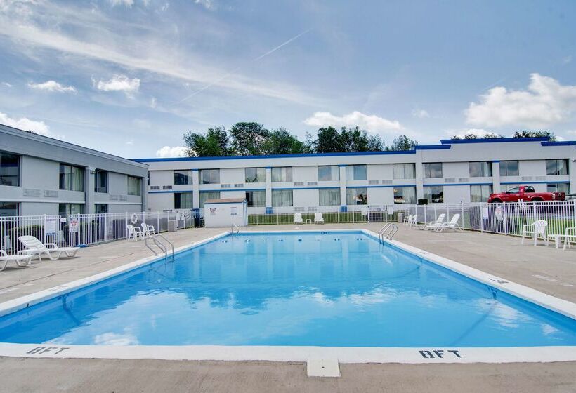 בית מלון כפרי Studio 6 Suites Clarion, Pa
