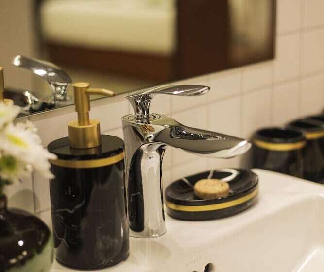 בית מלון כפרי Thapae Twins